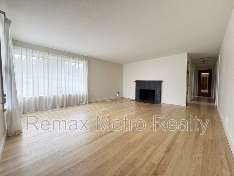 5622 Beverly Ln - Photo 2 of 27