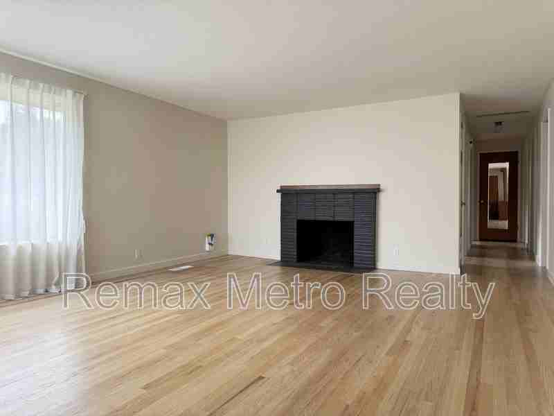 5622 Beverly Ln - Photo 3 of 27