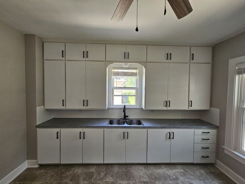 1006 N State St - Photo 2 of 9