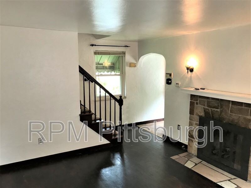 1685 Doyle St - Photo 3 of 17