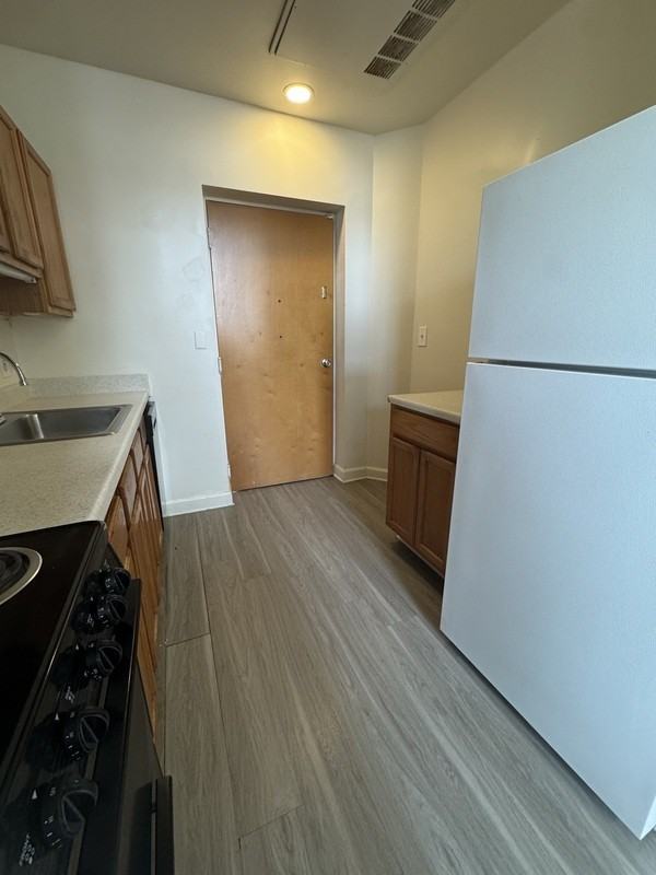 1411 Bainbridge St - Photo 3 of 7