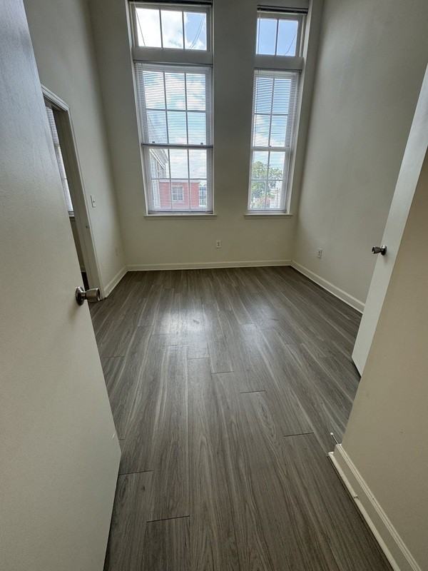 1411 Bainbridge St - Photo 5 of 7