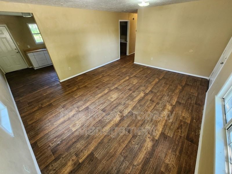 522 W 2nd St - Photo 2 of 9