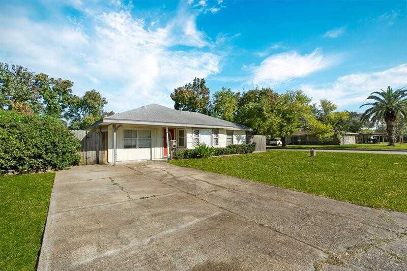 1502 15th Ave N - Photo 2 of 16