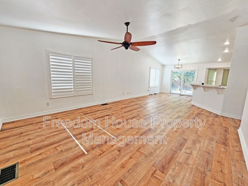 5945 E Badlands Ln - Photo 5 of 40