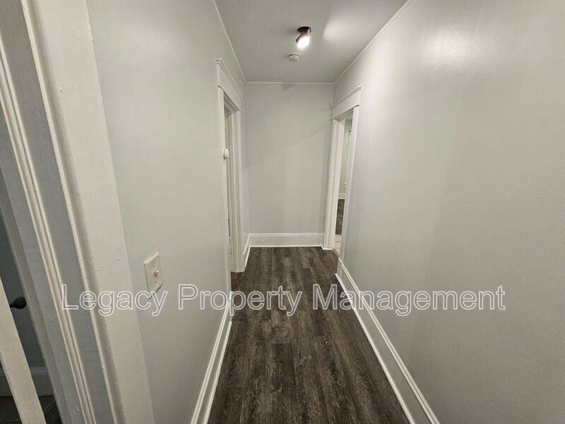 703 Askew St #B - Photo 5 of 10