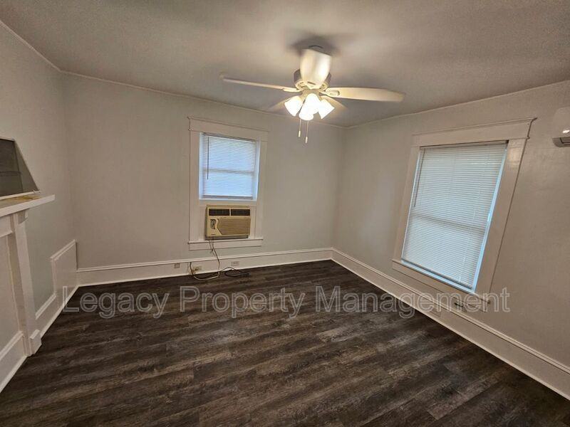 703 Askew St #B - Photo 7 of 10