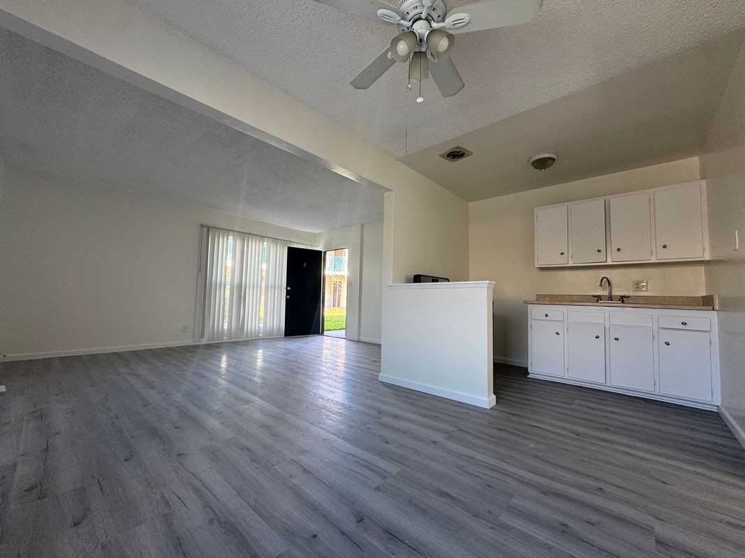 2209 E Westport Dr ##4 - Photo 2 of 7