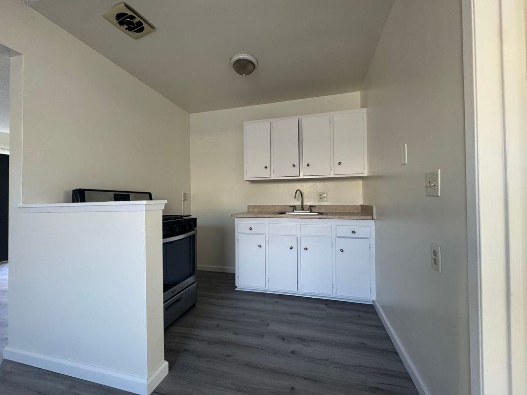 2209 E Westport Dr ##4 - Photo 3 of 7