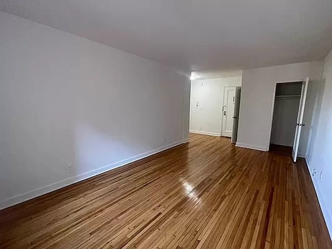 8008 35th Ave - Photo 3 of 4