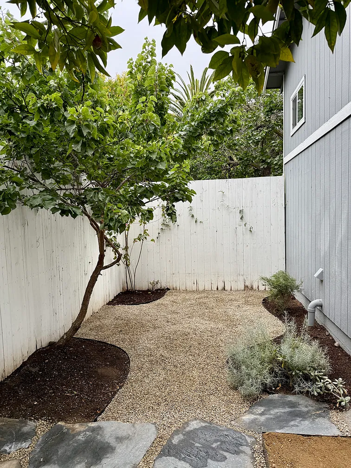 2509 Bath St - Photo 2 of 11