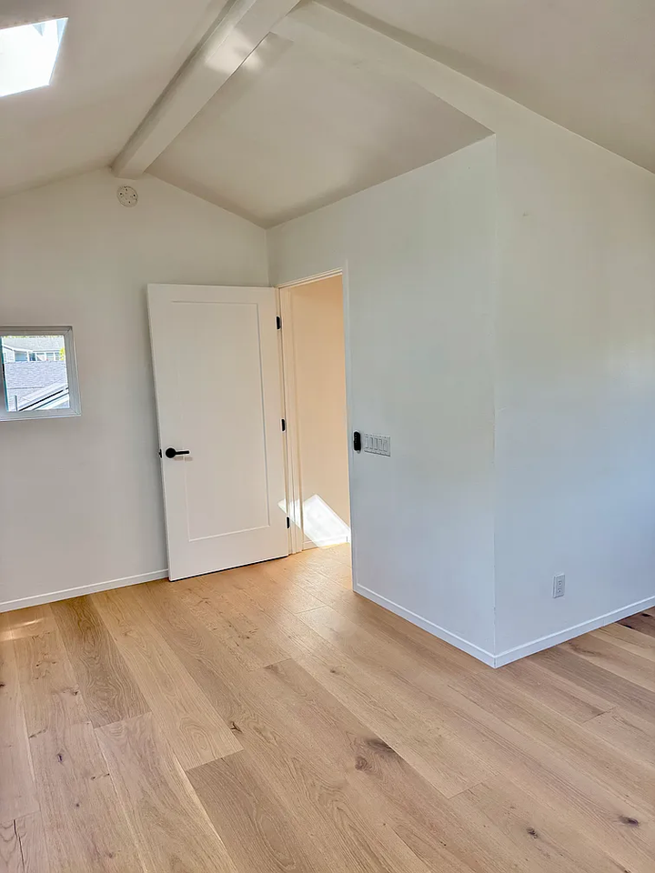 2509 Bath St - Photo 3 of 11