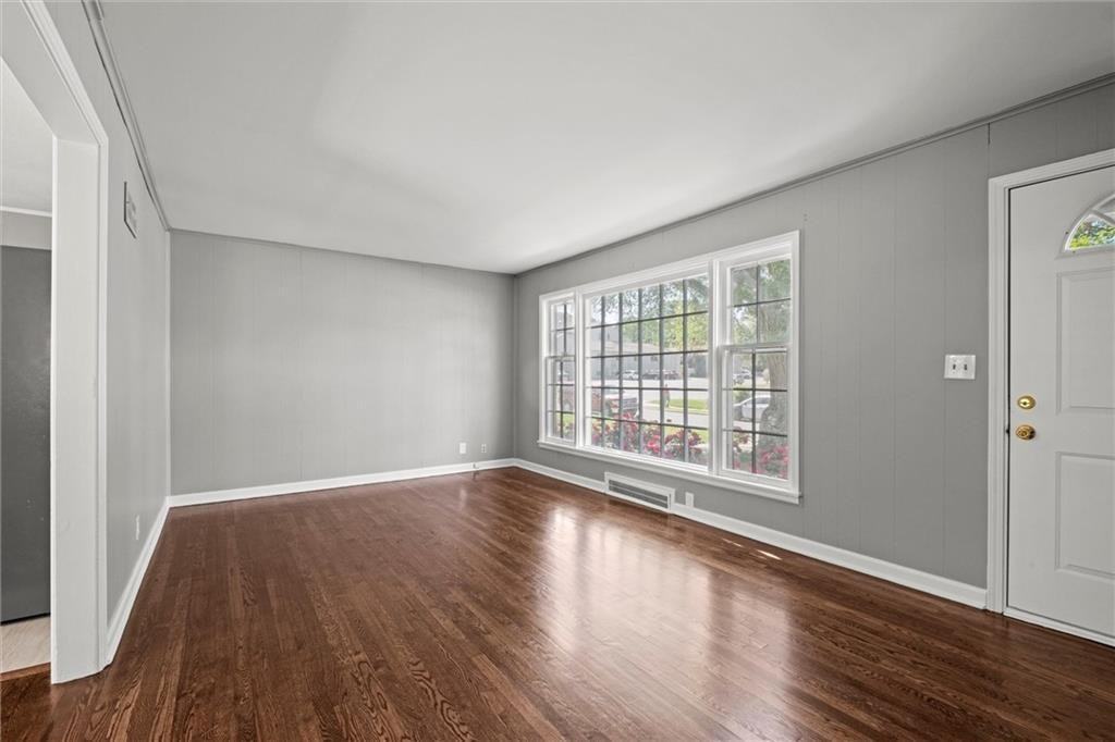 7600 W 64th Ter - Photo 3 of 21