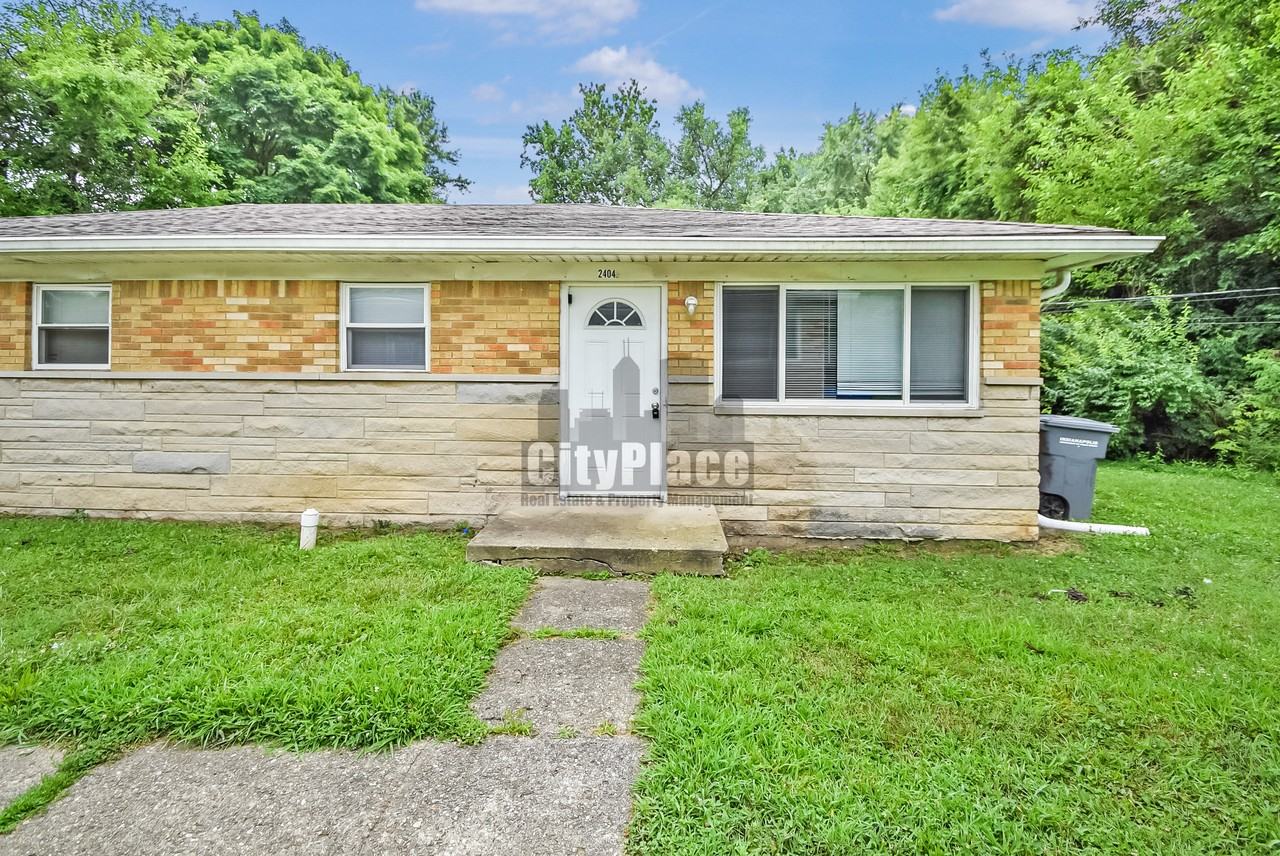 2404 N Lesley Ave - Photo 3 of 12