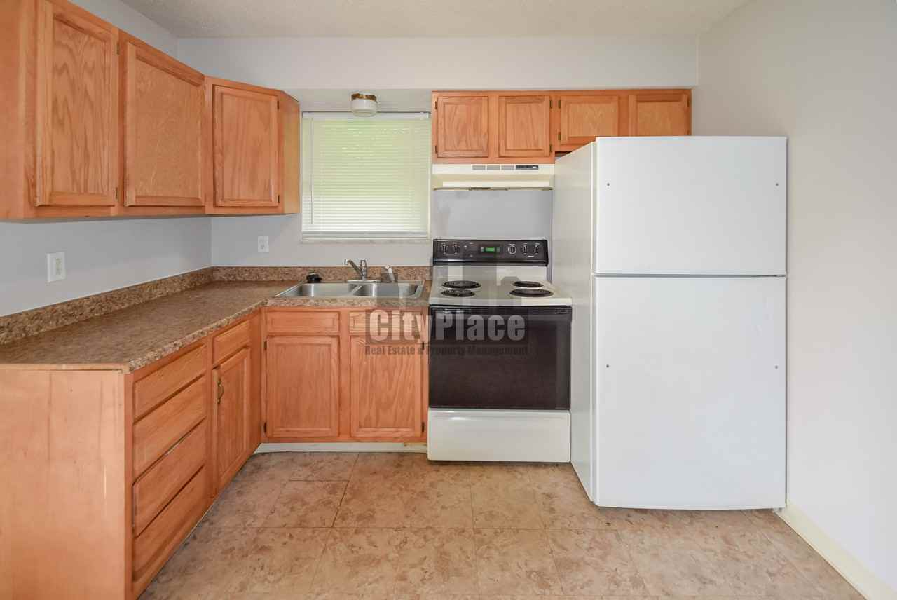 2404 N Lesley Ave - Photo 6 of 12