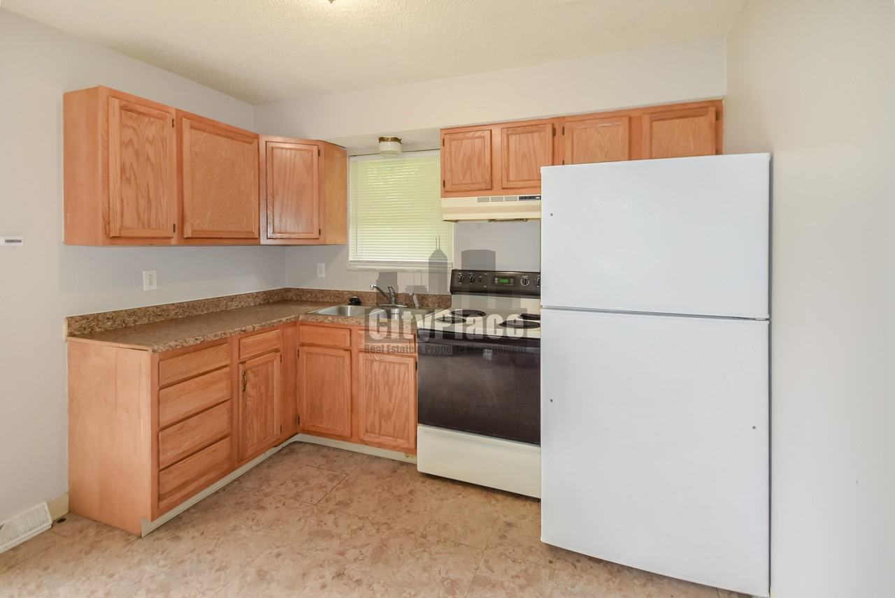 2404 N Lesley Ave - Photo 7 of 12