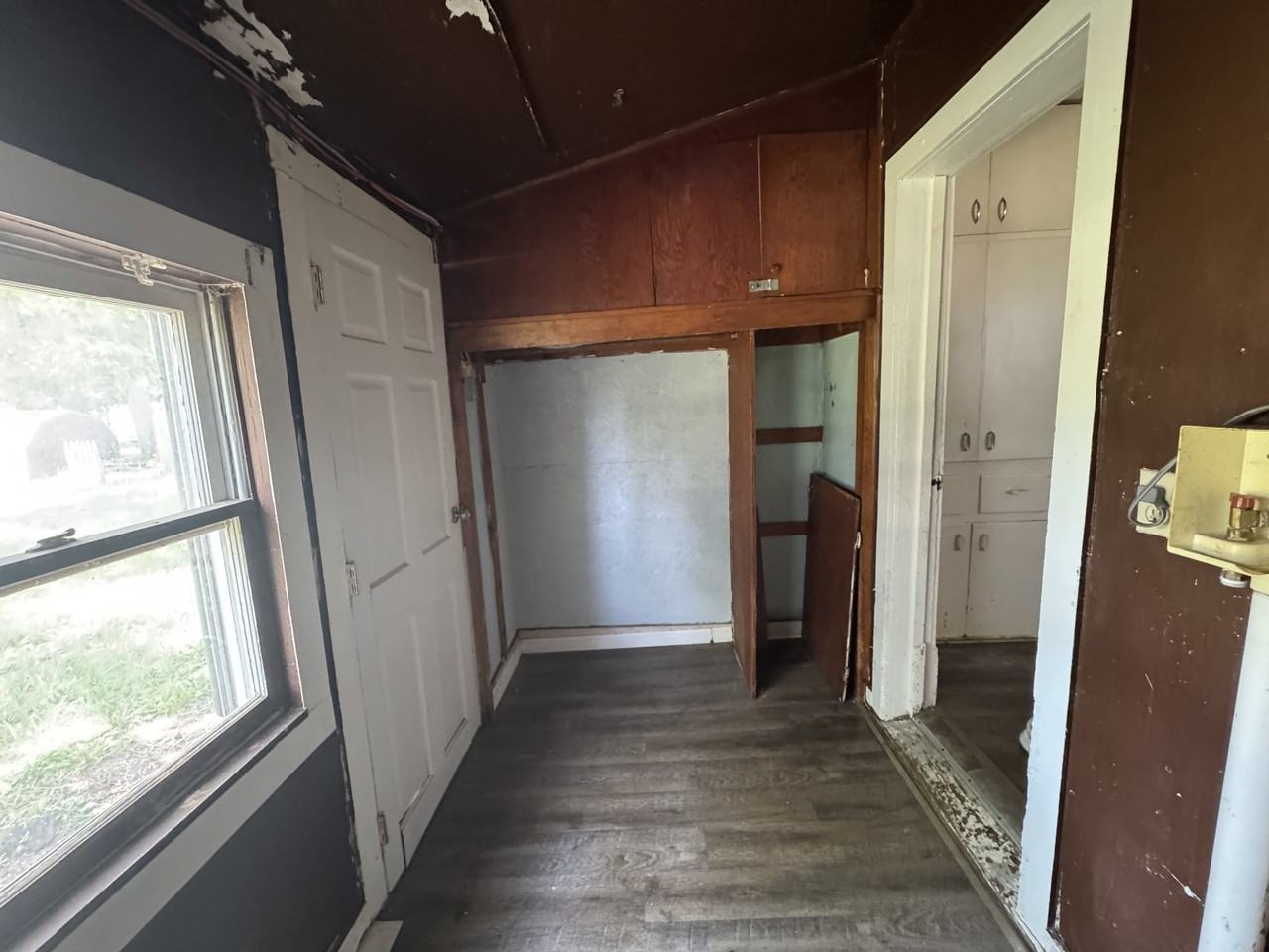 117 E 2Nd St - Photo 3 of 6