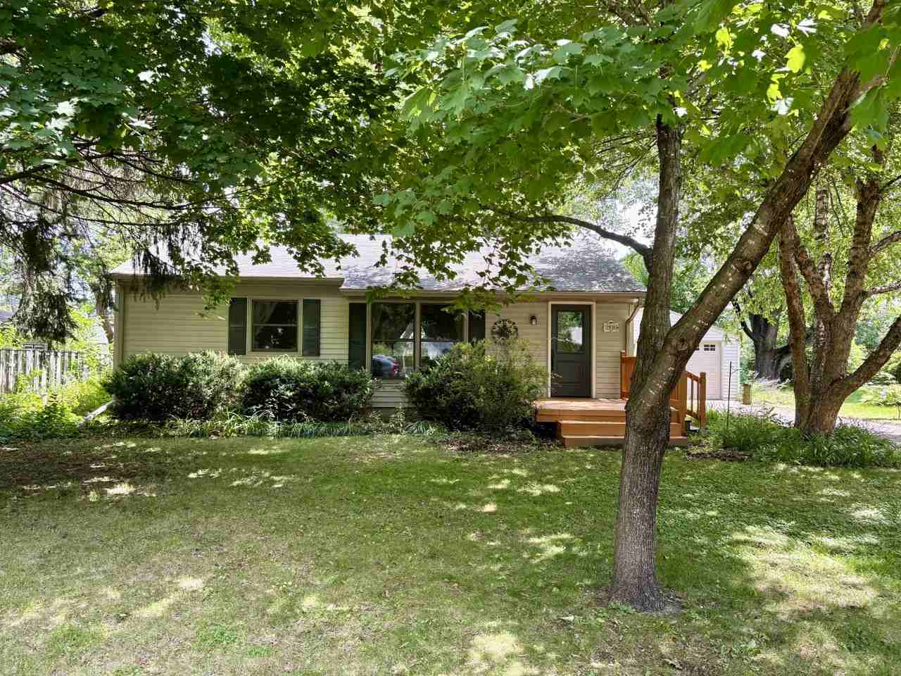 2938 Albert St N - Photo 2 of 19