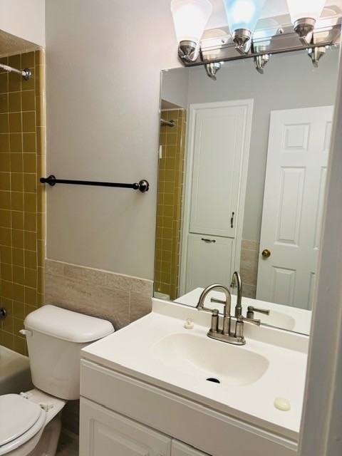 6062 Warm Springs Ct - Photo 7 of 15