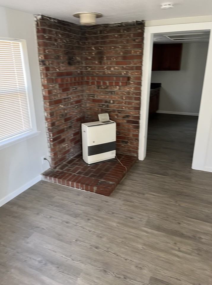 19120 1st Ave - Photo 2 of 6