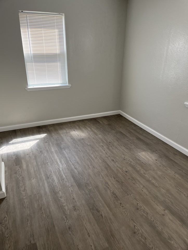 19120 1st Ave - Photo 4 of 6