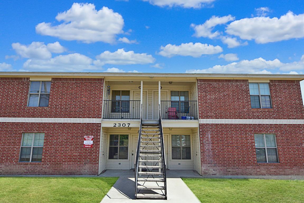 2307 Terrace Dr - Photo 2 of 13