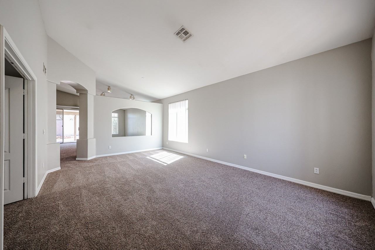 13874 W Wilshire Dr - Photo 4 of 39