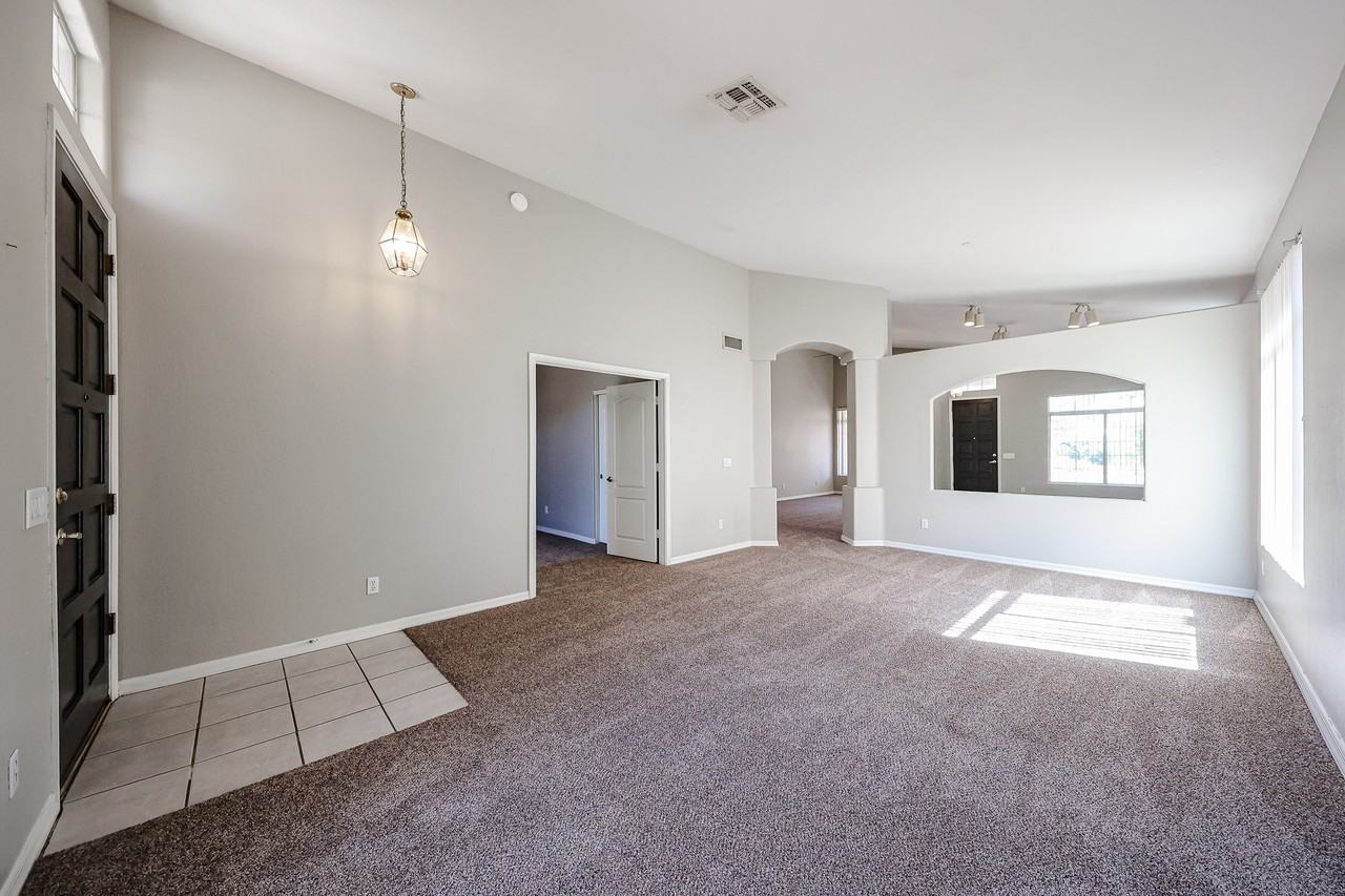 13874 W Wilshire Dr - Photo 5 of 39