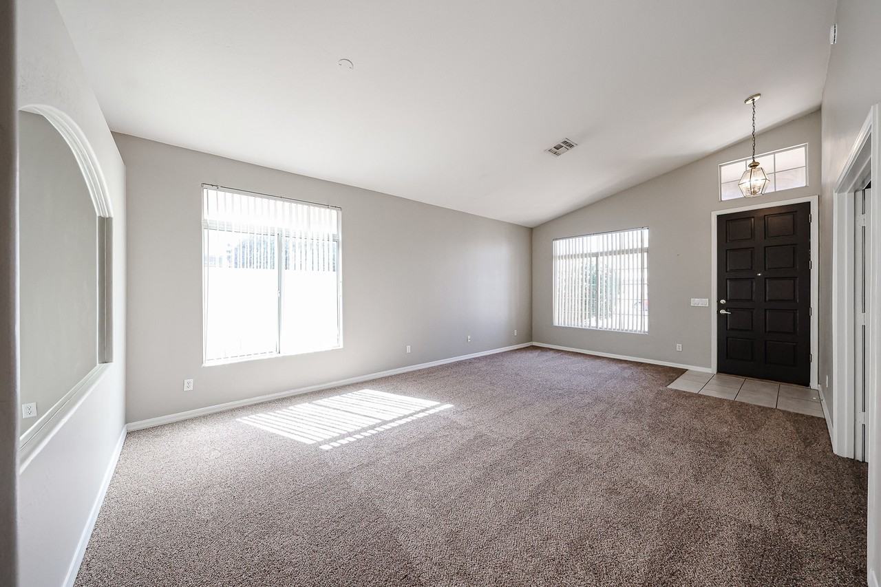 13874 W Wilshire Dr - Photo 7 of 39