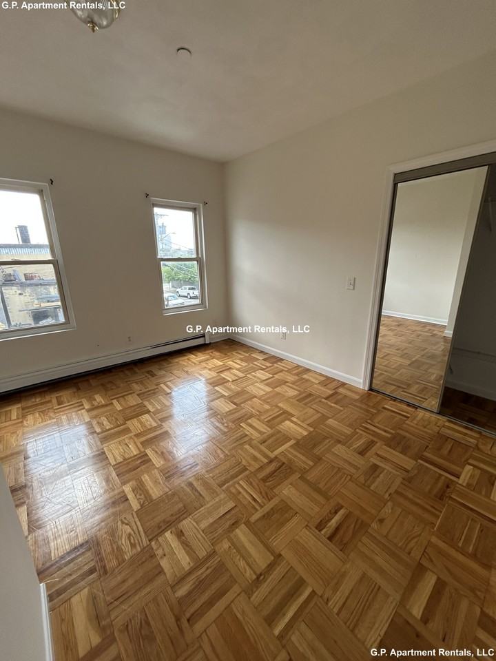 30 Courtland St #2 - Photo 3 of 5