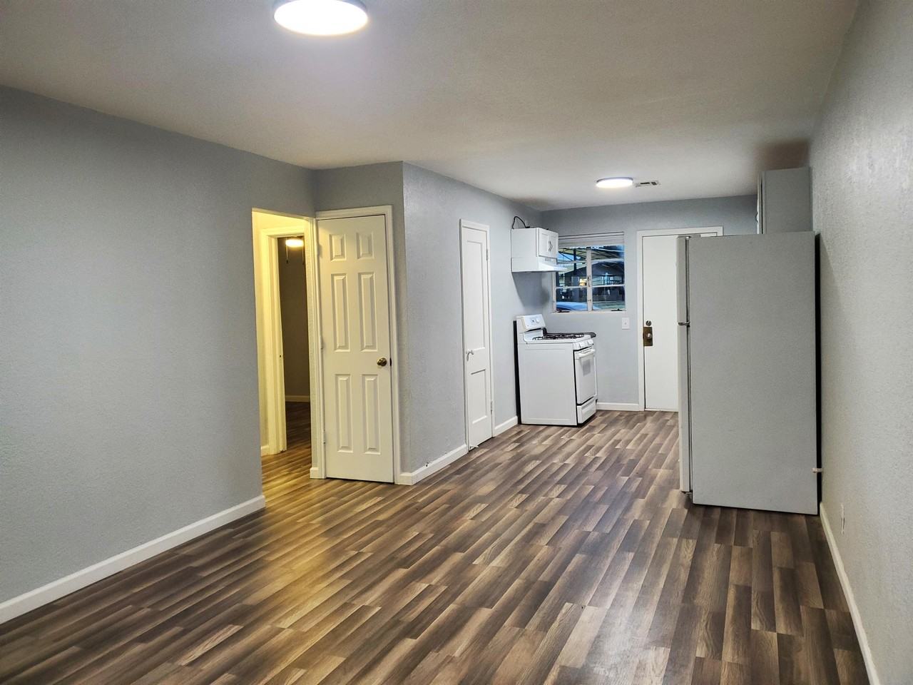 1920 South Wallace Drive - Photo 2 of 18