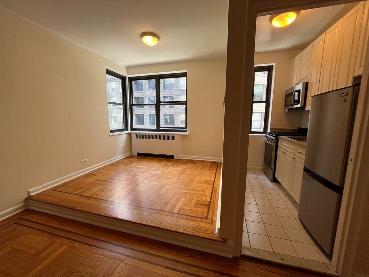 E 24th St #4F - Photo 3 of 6