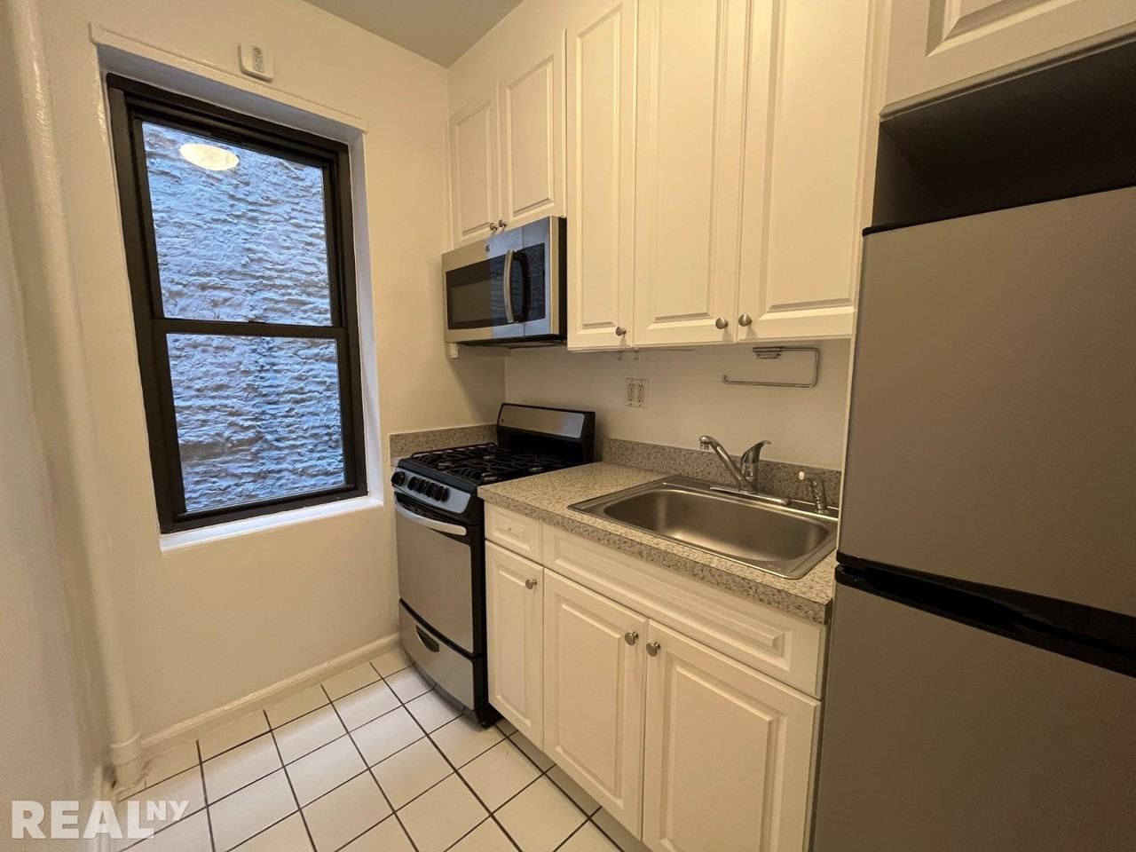 E 24th St #4F - Photo 4 of 6