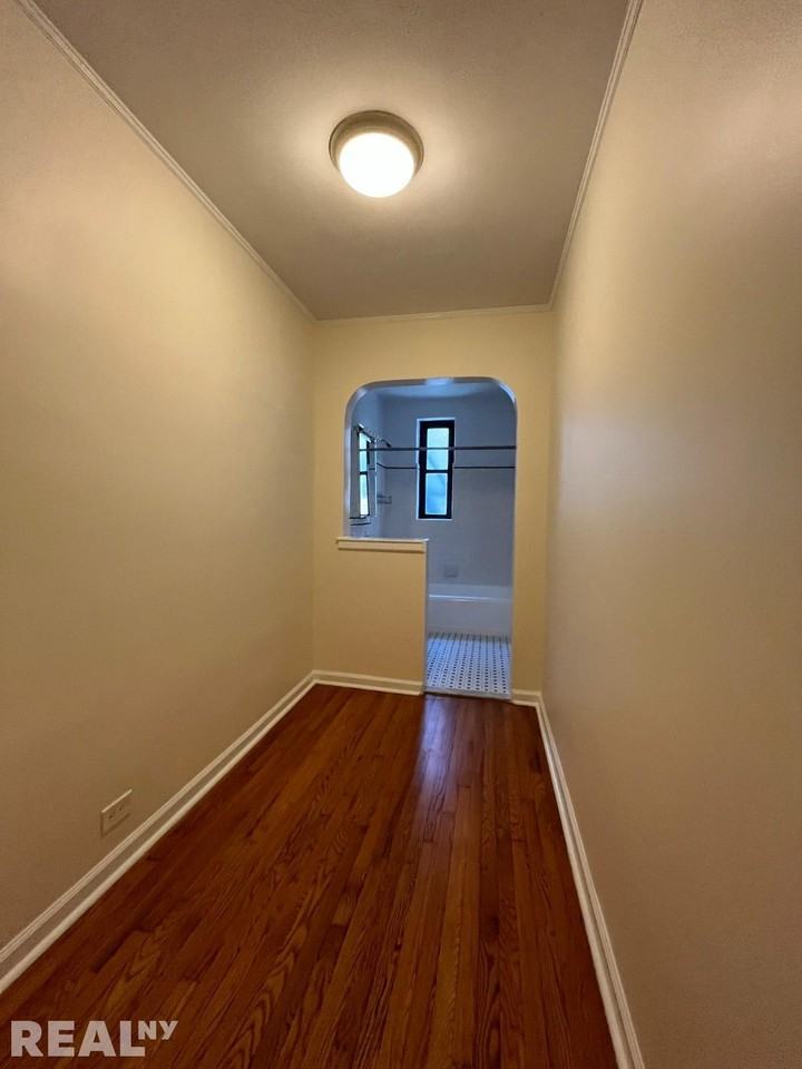 E 24th St #4F - Photo 5 of 6