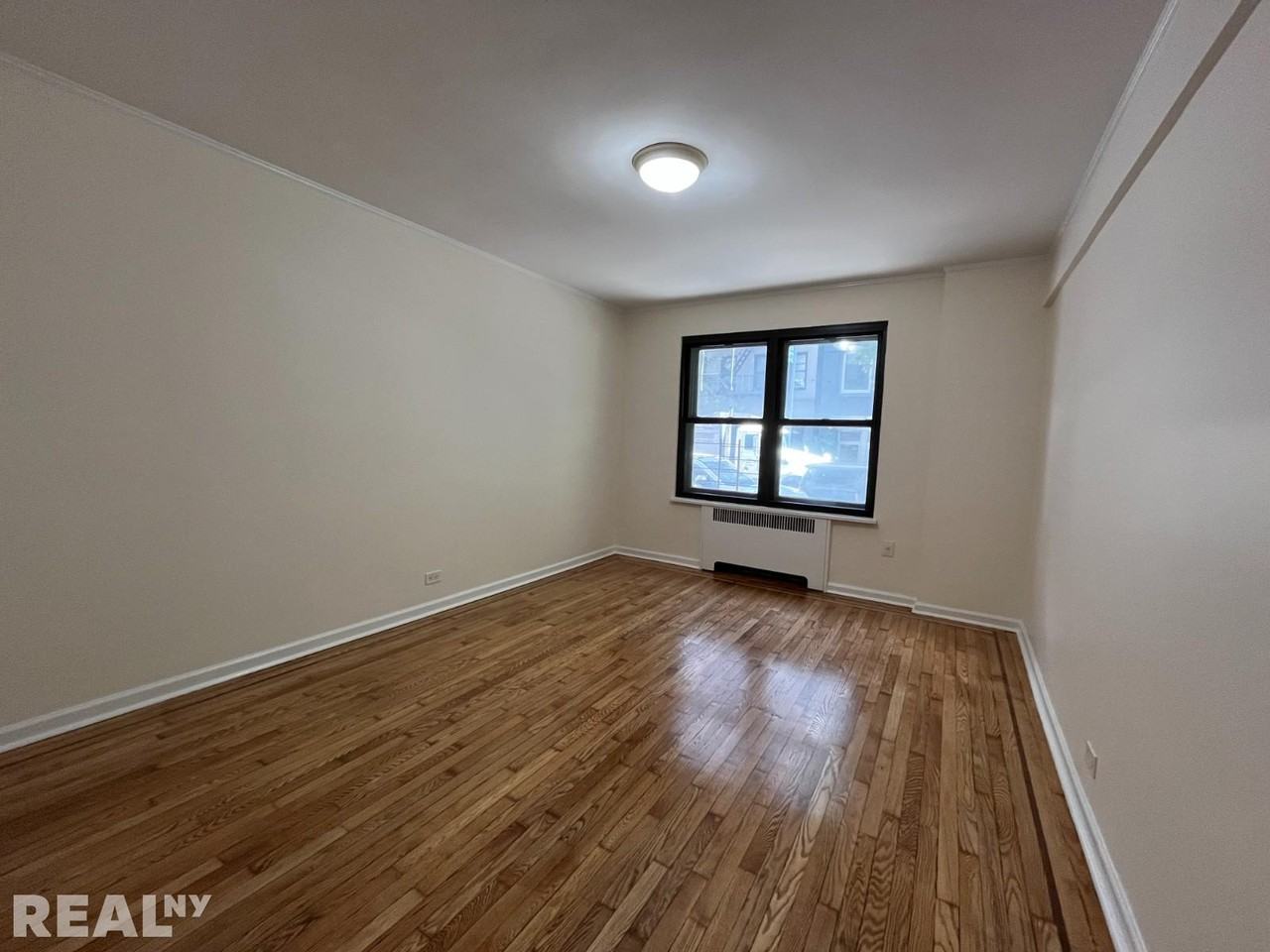 E 24th St #1D - Photo 4 of 7