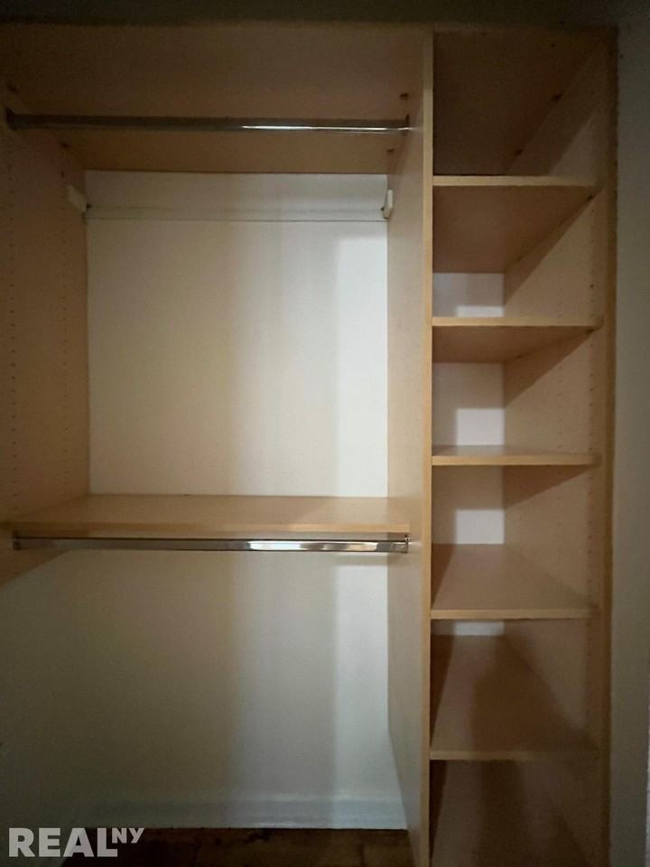 E 24th St #1D - Photo 6 of 7