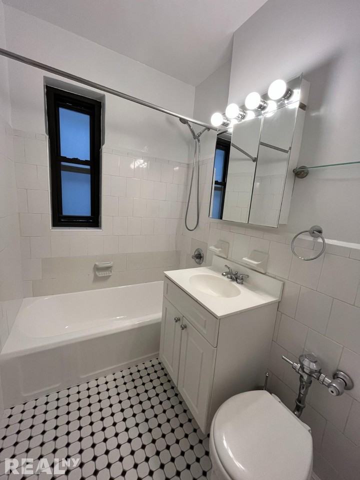 E 24th St #1D - Photo 7 of 7