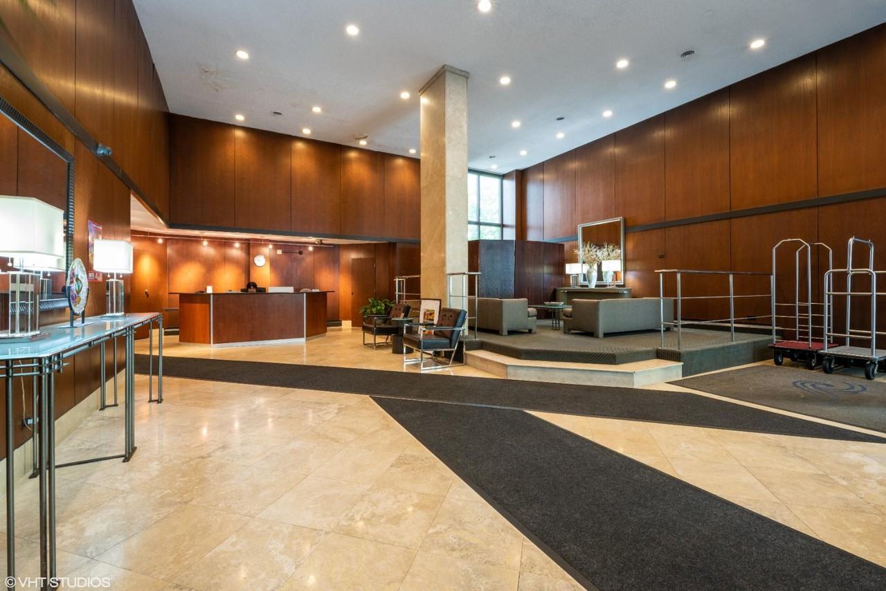 5100 N Marine Drive - Photo 2 of 10