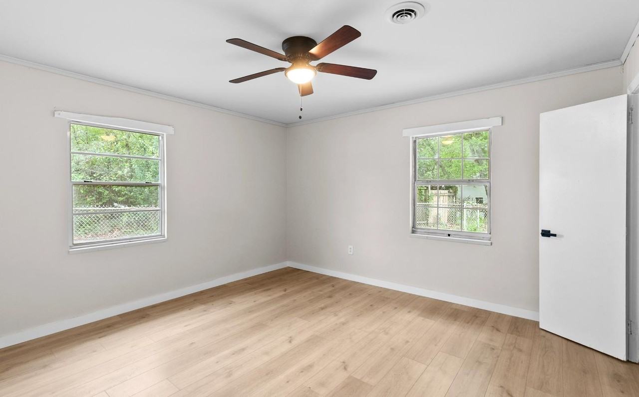 725 40th Pl - Photo 6 of 10