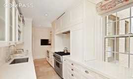 40 E 66th St #8C - Photo 3 of 4