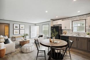 22 New Yorker Blvd - Photo 1 of 1