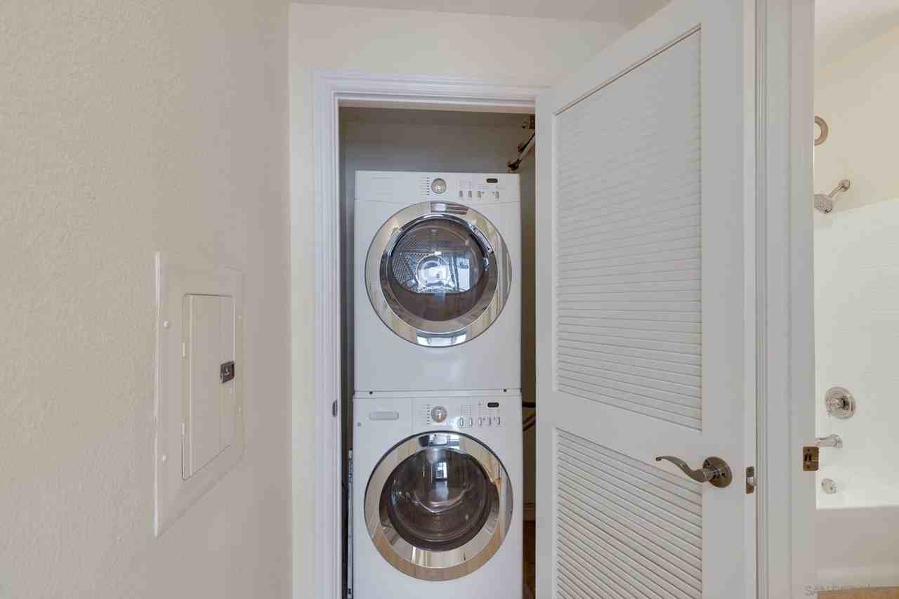 9253 Regents Rd #A302 - Photo 7 of 11