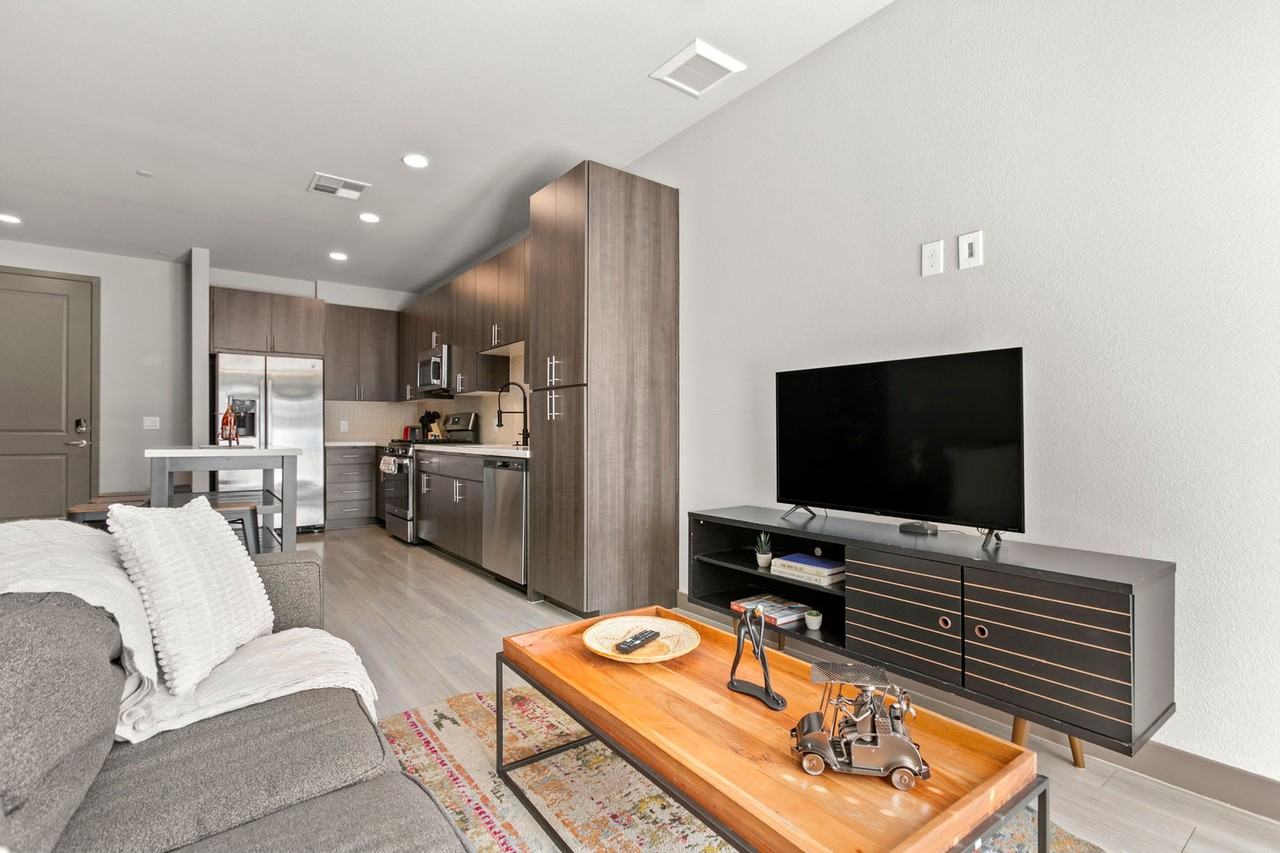 400 North 2nd Avenue - Photo 2 of 37