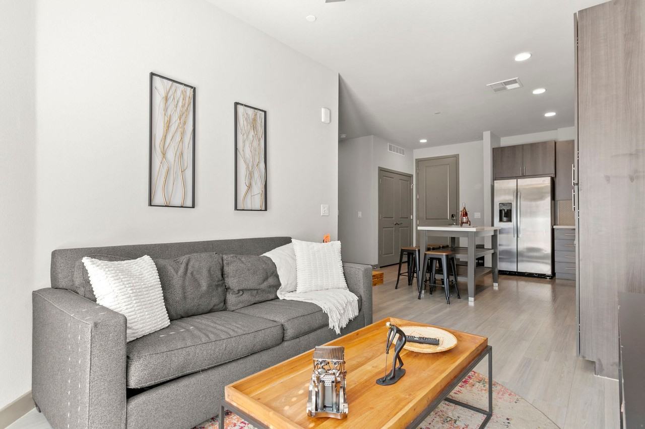 400 North 2nd Avenue - Photo 3 of 37