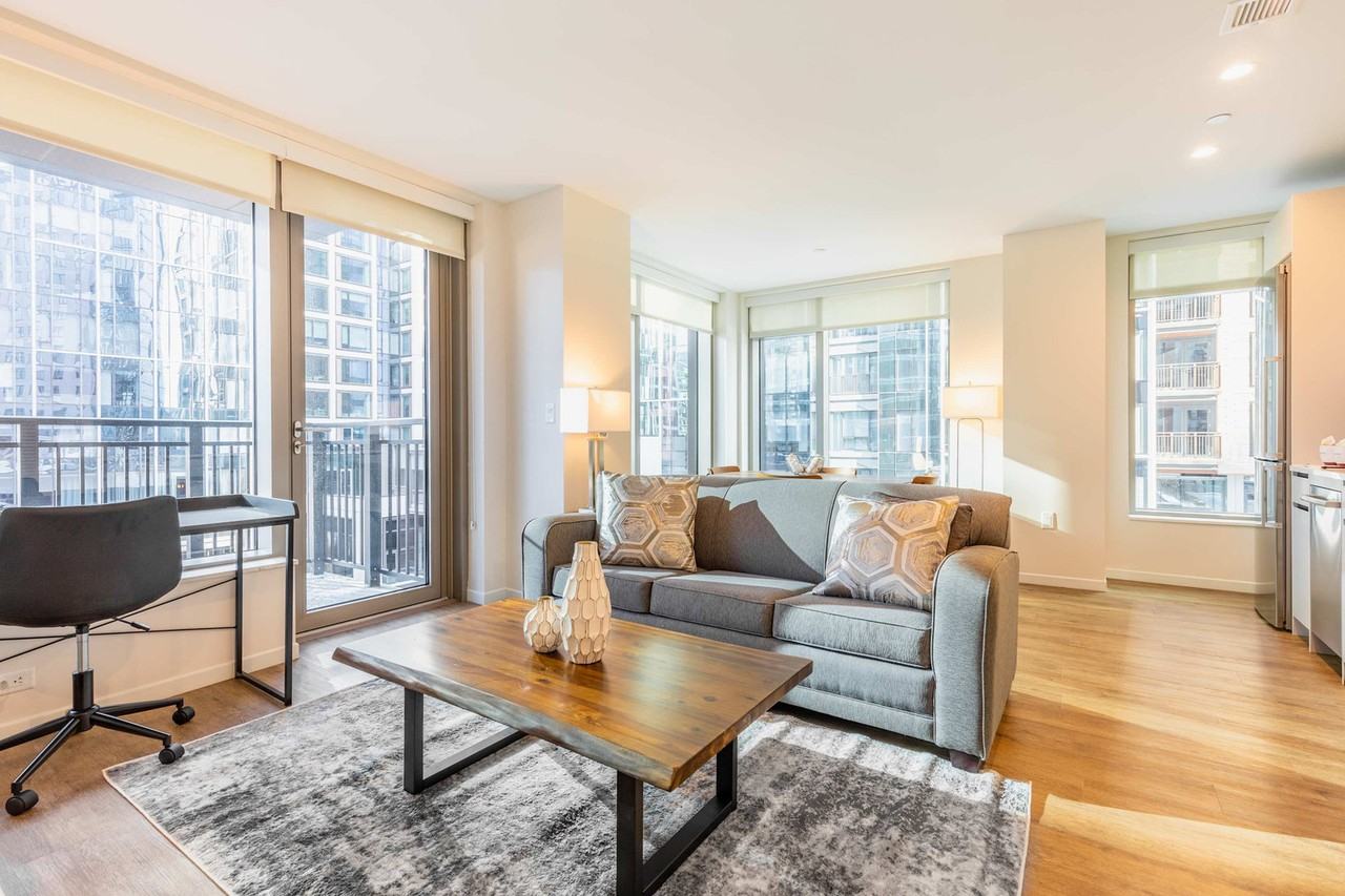 131 Seaport Blvd #1050352P - Photo 3 of 35