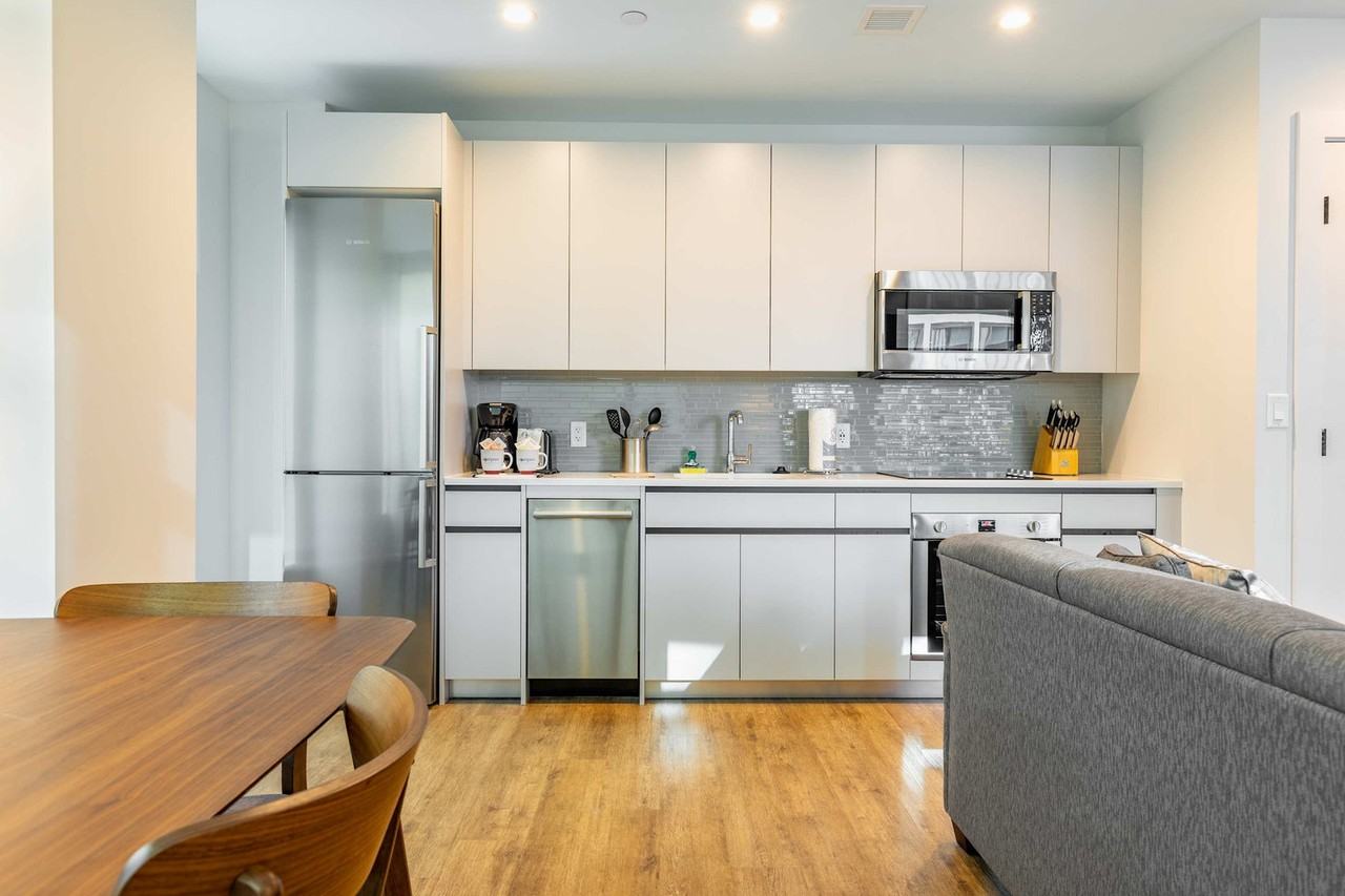 131 Seaport Blvd #1050352P - Photo 6 of 35