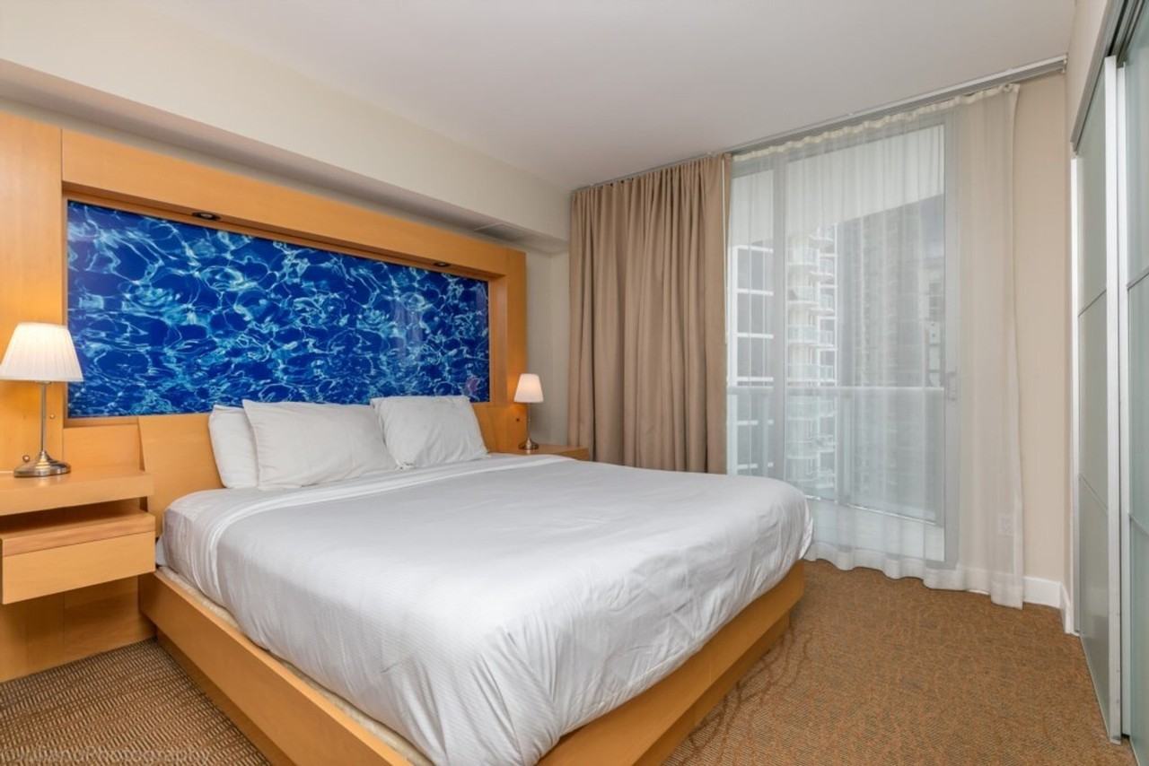 18683 Collins Ave #1255740P - Photo 6 of 36