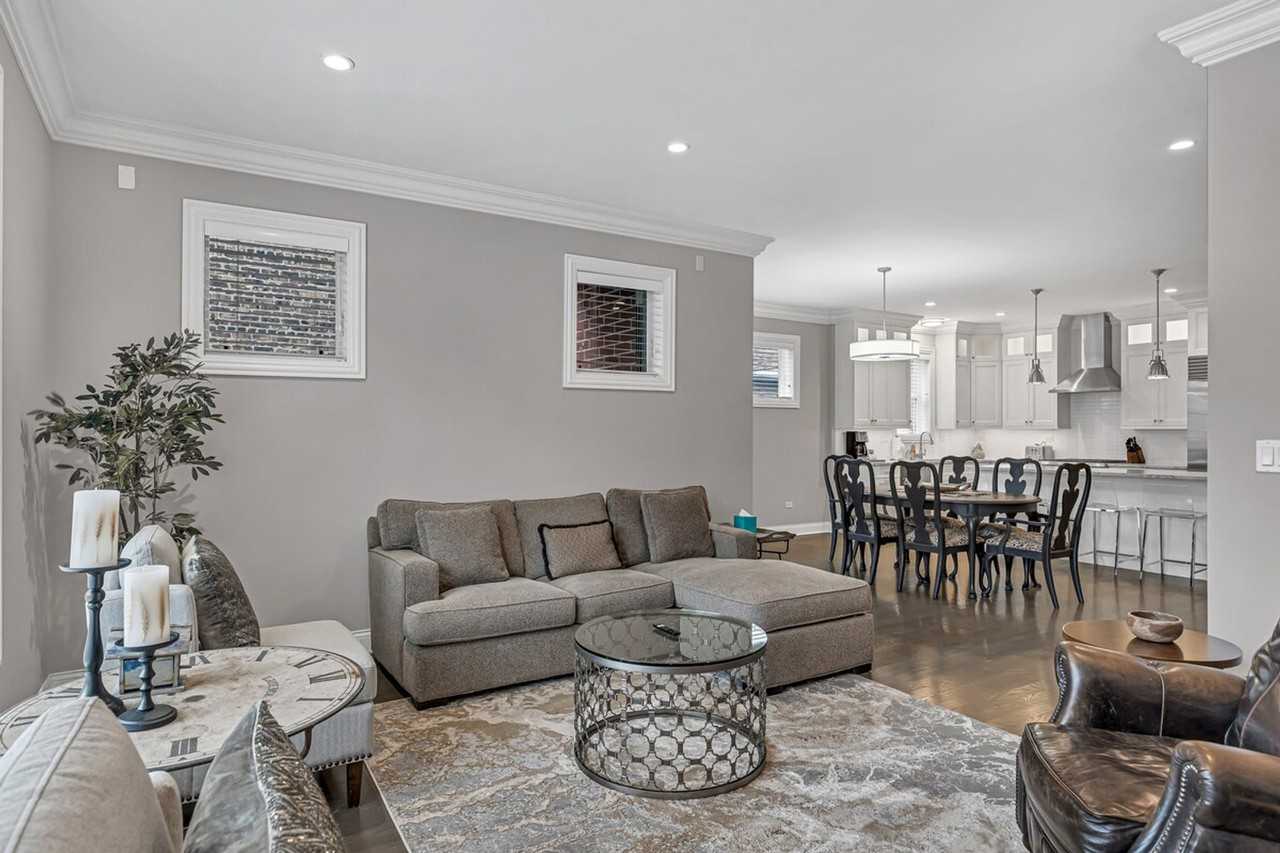 3808 North Kenmore Avenue #1255616P - Photo 7 of 22