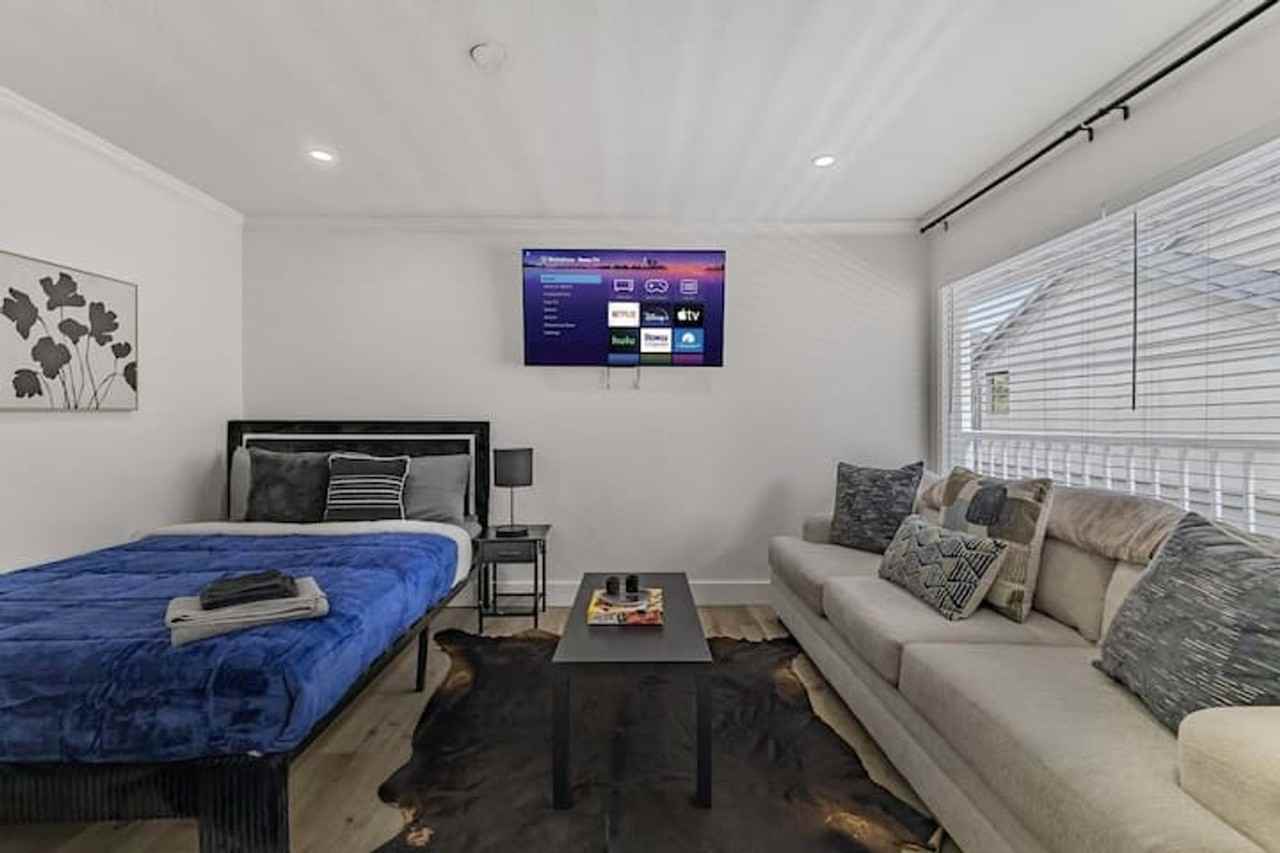 2216 Hazard Street - Photo 5 of 78