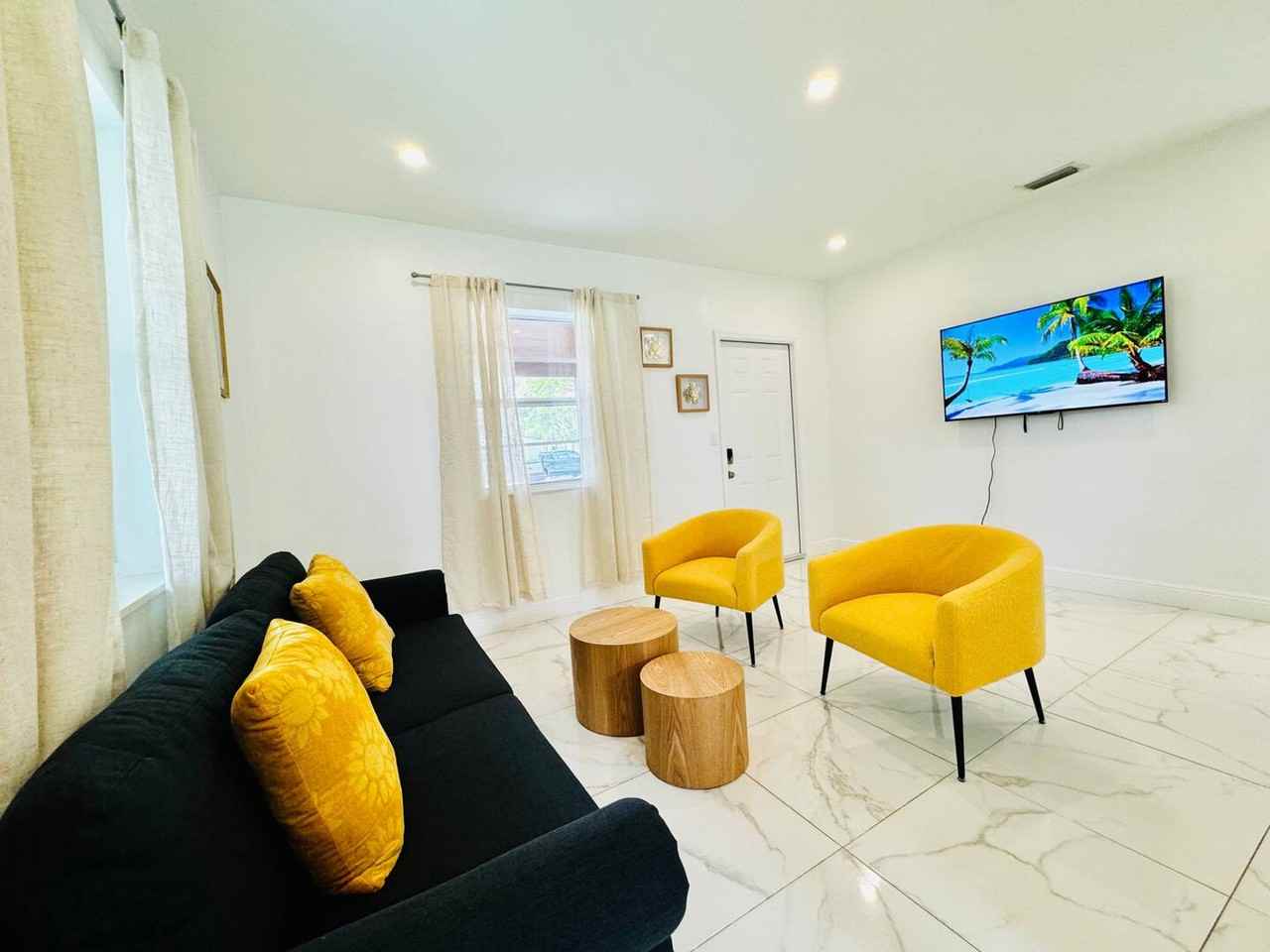 133 Sw 22nd Ter #1258736P - Photo 2 of 22